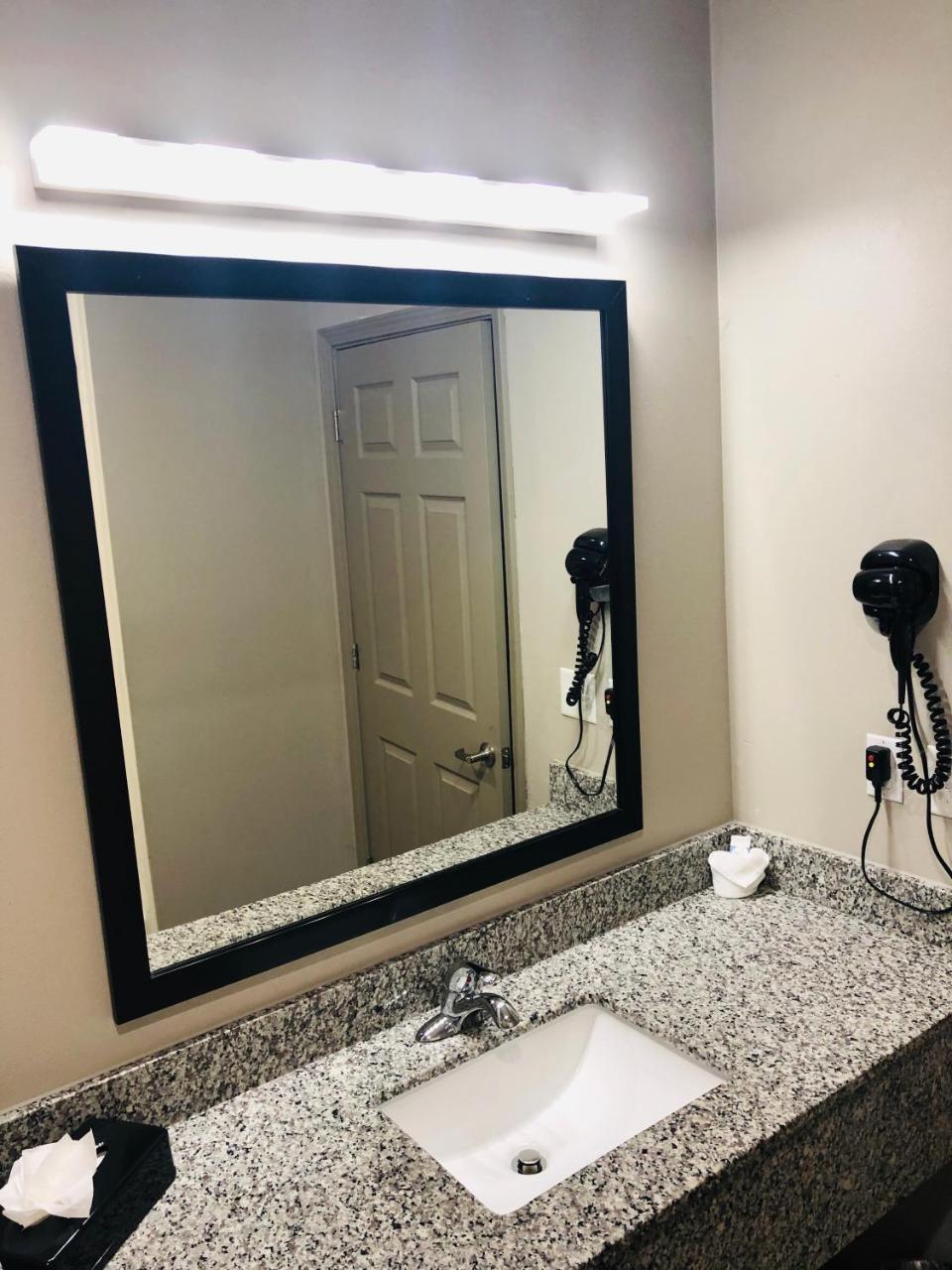 Catoosa Inn & Suites Extérieur photo